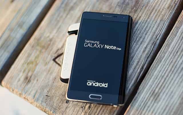 Телефон Samsung сам перезагружается